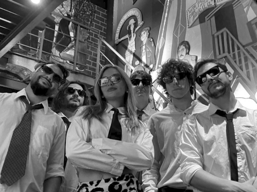 BEATLES ENTRE BLUSES